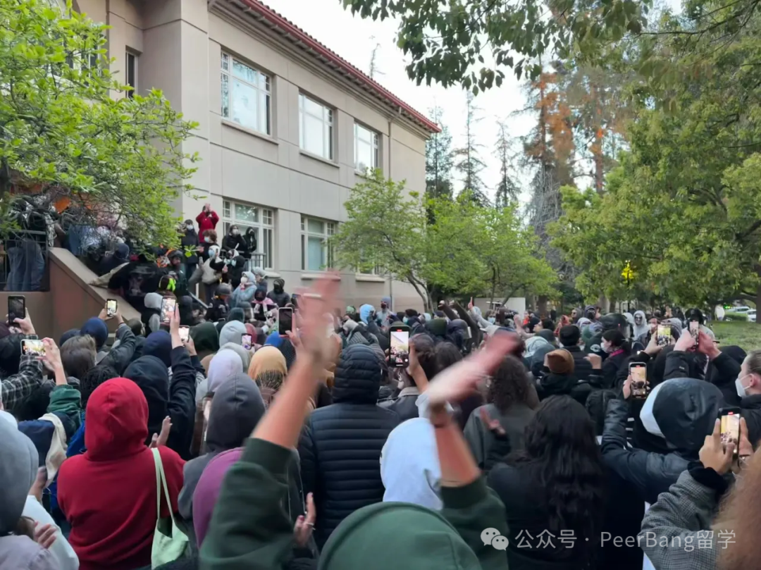 突發！美國TOP3大學爆發衝(chong) 突，19名學生全被停學…